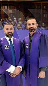 "إنجاز مشرف: د. كامران و د. كرون يحصلان على شهادتهما من كلية طبية مرموقة!" 🌟